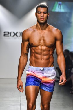 2(X)IST Men's Spring Summer 2016 Runway Show
