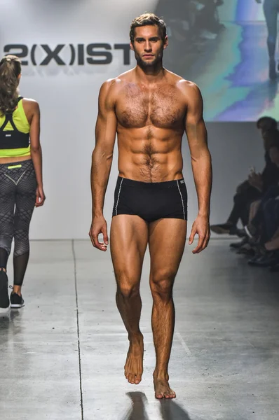 2(X)IST Men's Spring Summer 2016 Runway Show — Stock fotografie