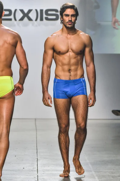 2(X)IST Men's Spring Summer 2016 Runway Show