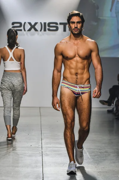 2(X)IST Men's Spring Summer 2016 Runway Show — Φωτογραφία Αρχείου