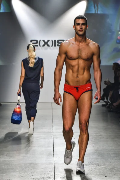 2(X)IST Men's Spring Summer 2016 Runway Show — Stock fotografie