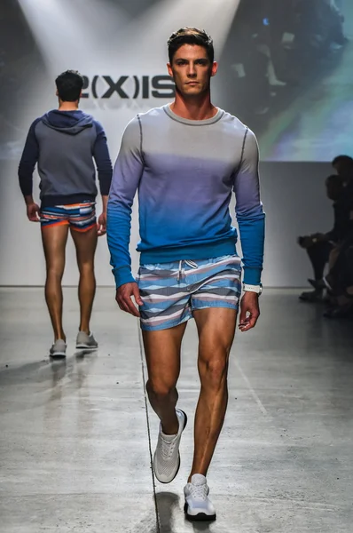 2(X)IST Men's Spring Summer 2016 Runway Show — Stock fotografie