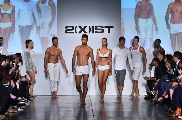 2(X)IST Men's Spring Summer 2016 — Zdjęcie stockowe