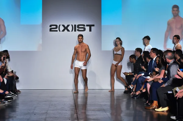 2(X)IST Men's Spring Summer 2016 — Stockfoto