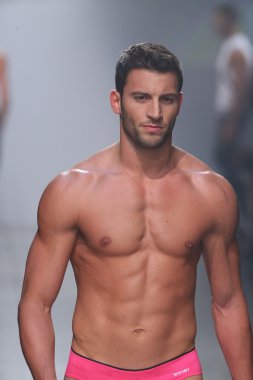 2(X)IST Men's Spring Summer 2016 Runway Show