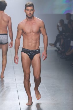 2(X)IST Men's Spring Summer 2016 Runway Show