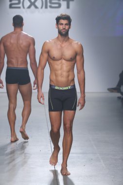 2(X)IST Men's Spring Summer 2016 Runway Show