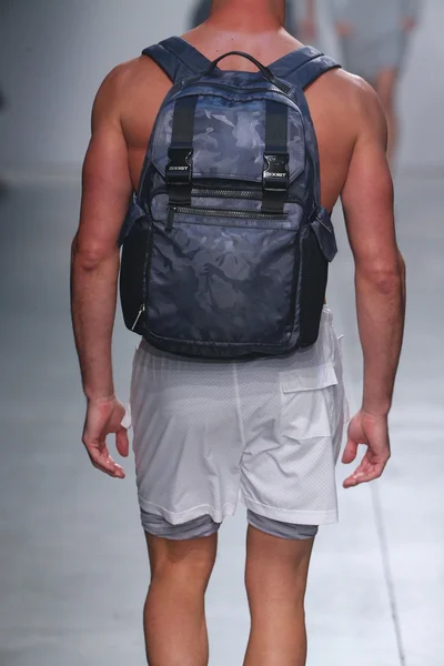 2 (X) IST Masculina Primavera Verão 2016 Runway Show — Fotografia de Stock