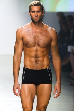 2(X)IST Men's Spring Summer 2016 Runway Show