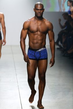 2(X)IST Men's Spring Summer 2016 Runway Show