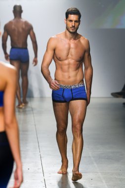2(X)IST Men's Spring Summer 2016 Runway Show