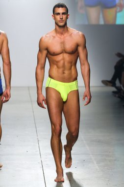 2(X)IST Men's Spring Summer 2016 Runway Show
