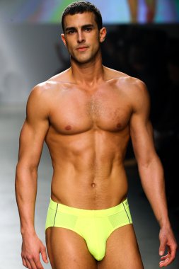 2(X)IST Men's Spring Summer 2016 Runway Show