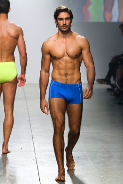 2(X)IST Men's Spring Summer 2016 Runway Show