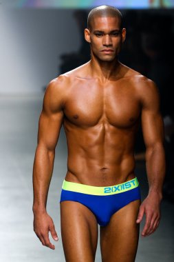 2(X)IST Men's Spring Summer 2016 Runway Show