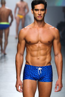 2(X)IST Men's Spring Summer 2016 Runway Show