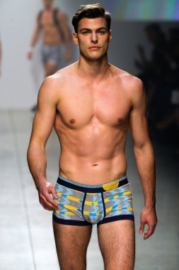 2(X)IST Men's Spring Summer 2016 Runway Show