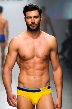 2(X)IST Men's Spring Summer 2016 Runway Show