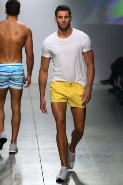 2(X)IST Men's Spring Summer 2016 Runway Show