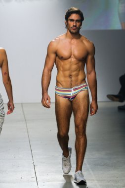 2(X)IST Men's Spring Summer 2016 Runway Show