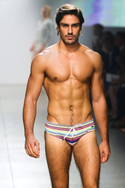 2(X)IST Men's Spring Summer 2016 Runway Show
