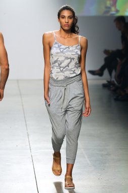 2(X)IST Men's Spring Summer 2016 Runway Show