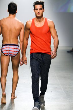 2(X)IST Men's Spring Summer 2016 Runway Show
