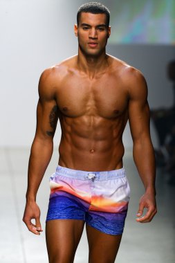 2(X)IST Men's Spring Summer 2016 Runway Show