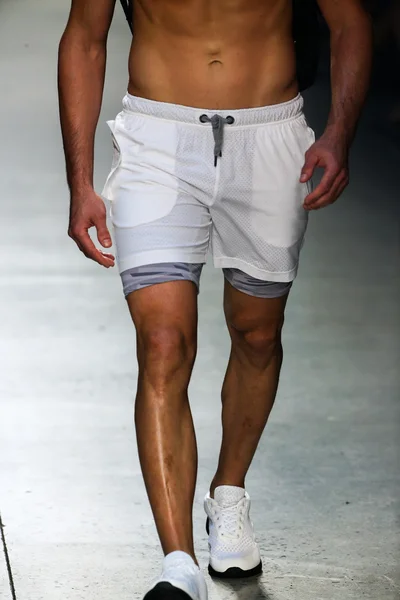 2 (X) IST Masculina Primavera Verão 2016 Runway Show — Fotografia de Stock