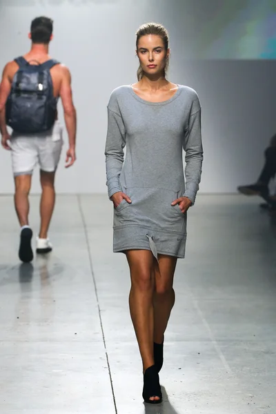 2 (X) IST Masculina Primavera Verão 2016 Runway Show — Fotografia de Stock