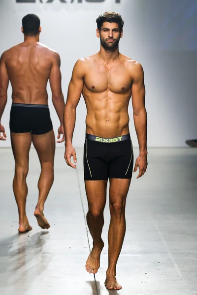 2(X)IST Men's Spring Summer 2016 Runway Show — Zdjęcie stockowe