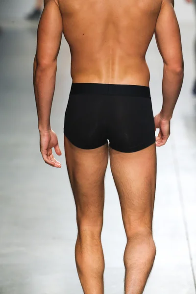 2 (X) IST Masculina Primavera Verão 2016 Runway Show — Fotografia de Stock