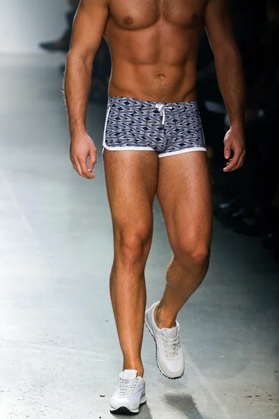 2(X)IST Men's Spring Summer 2016 Runway Show — Stockfoto