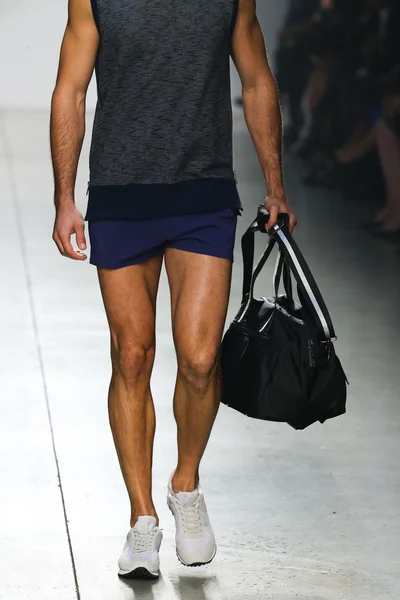 2 (X) IST Men 's Spring Summer 2016 Runway Show — стоковое фото