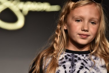 Jessica Simpson Collection Fall Winter 2016 Runway Show