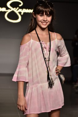 Jessica Simpson Collection Fall Winter 2016 Runway Show