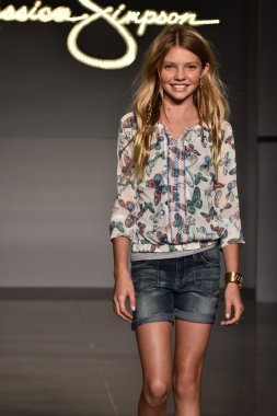 Jessica Simpson Collection Fall Winter 2016 Runway Show