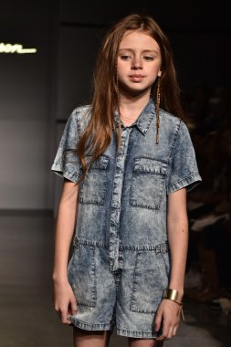 Jessica Simpson Collection Fall Winter 2016