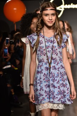 Jessica Simpson Collection Fall Winter