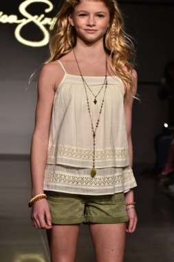 Jessica Simpson Collection Fall Winter 2016