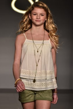 Jessica Simpson Collection Fall Winter 2016