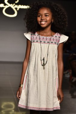 Jessica Simpson Collection Fall Winter 2016