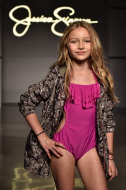 Jessica Simpson Collection Fall Winter 2016