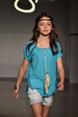 Jessica Simpson Collection Fall Winter 2016