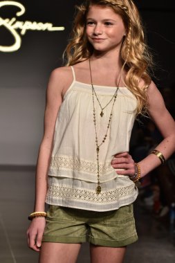 Jessica Simpson Collection Fall Winter 2016