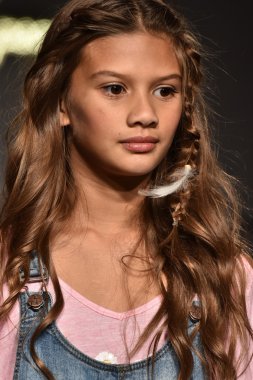 Jessica Simpson Collection Fall  Winter 2016