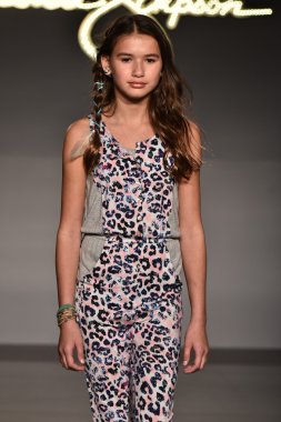 Jessica Simpson Collection Fall  Winter 2016