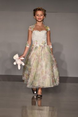 Olvi's Fall Winter 2016 Runway Show