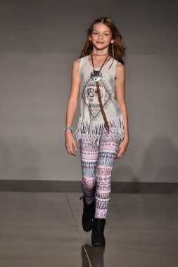 Jessica Simpson Collection Fall  Winter 2016