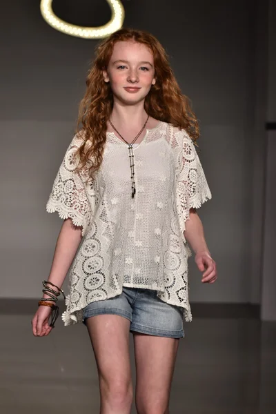 Jessica Simpson Collection Fall Winter 2016